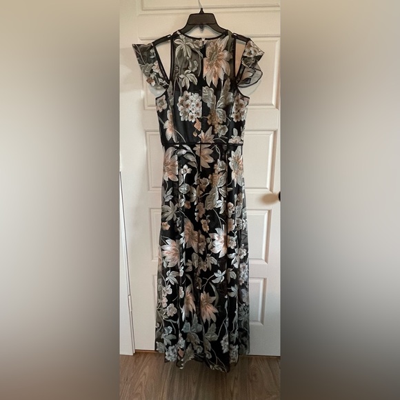 Tahari, size 8 evening gown - Picture 2 of 5